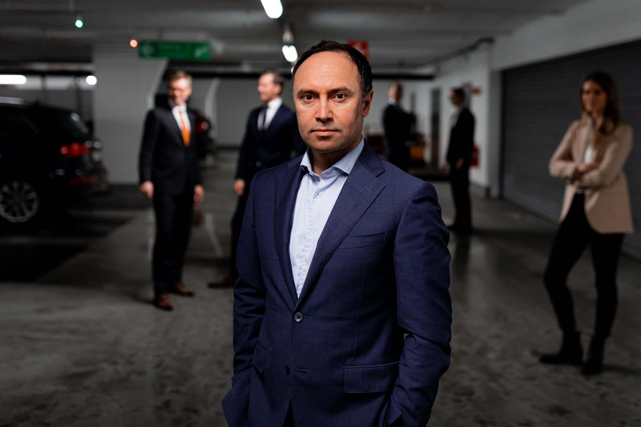 A boss who micromanages his team