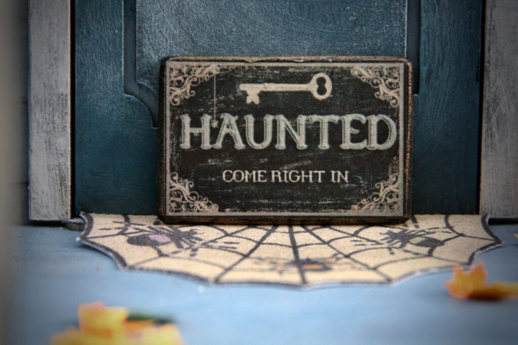 visiting a haunted house for a halloween team building activity 